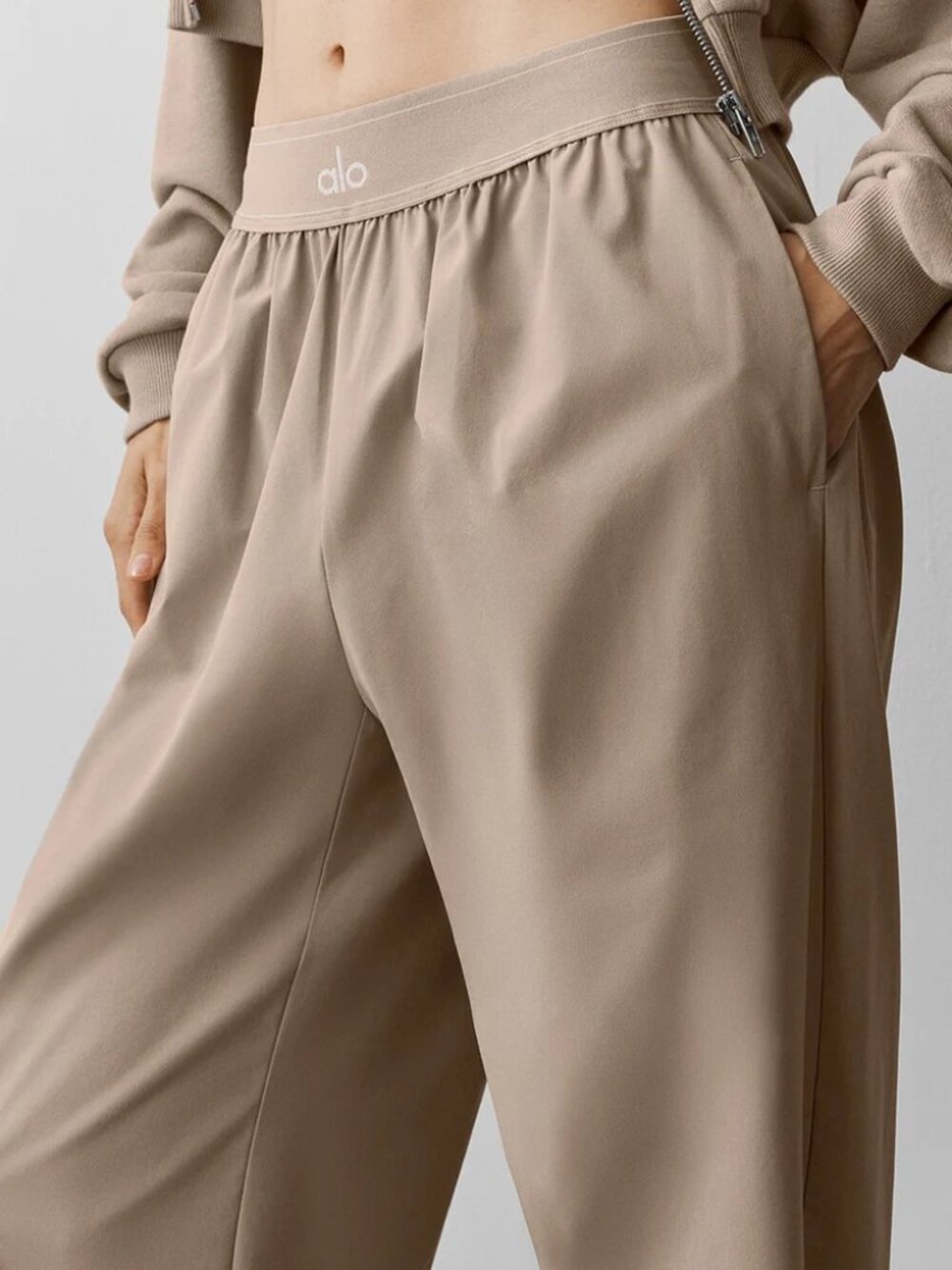 🍎ALO Yoga Suit Up Trouser Brand New Gravel Wide Leg🤩Regular 30" Inseam Length - Picture 1 of 8